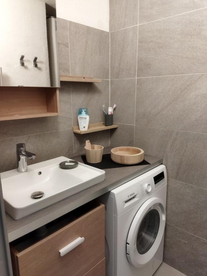 Sanary Sur Mer Appartement 30M2 T2 Avec Terrasse Piscine 10Min A Pied De La Plage Buitenkant foto