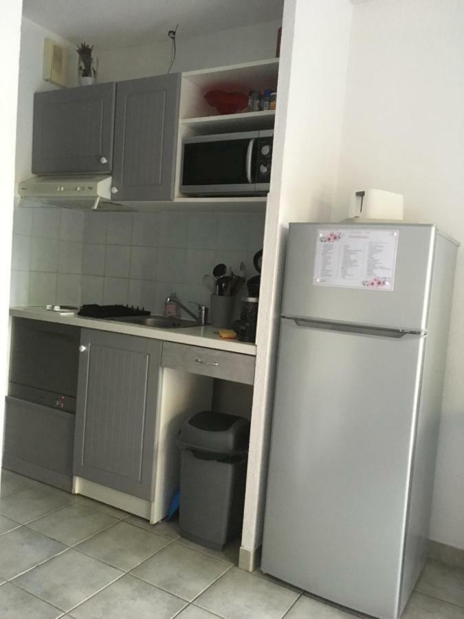 Sanary Sur Mer Appartement 30M2 T2 Avec Terrasse Piscine 10Min A Pied De La Plage Buitenkant foto