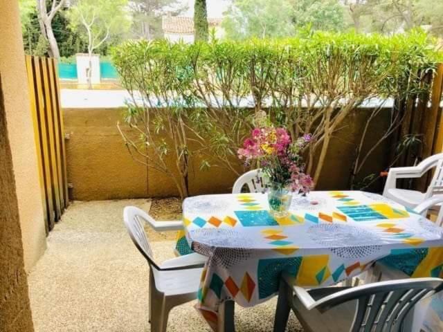 Sanary Sur Mer Appartement 30M2 T2 Avec Terrasse Piscine 10Min A Pied De La Plage Buitenkant foto