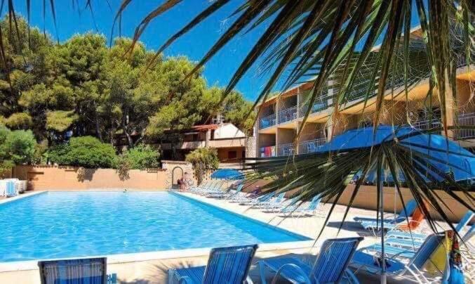 Sanary Sur Mer Appartement 30M2 T2 Avec Terrasse Piscine 10Min A Pied De La Plage Buitenkant foto